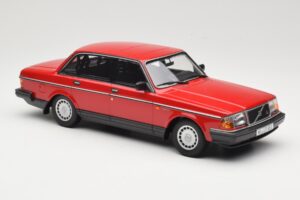 Volvo 240 GL Тъмночервен Minichamps 1:18 166171401 Метал — снимка 4 от 6