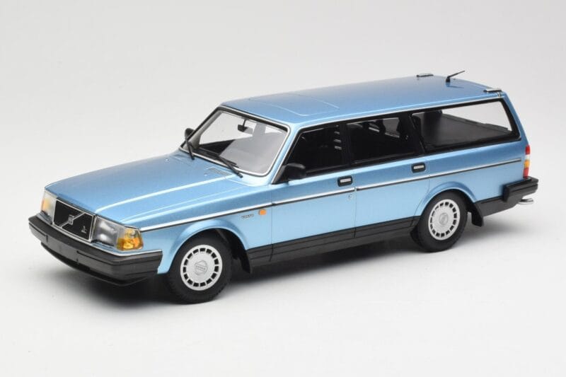 Volvo 240 GL Estate Blue Metallic Minichamps 1:18 155171414 Метал