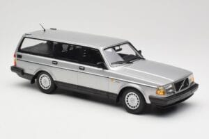 Volvo 240 GL Estate Сребрист Minichamps 1:18 155171416 Метал — снимка 4 от 6