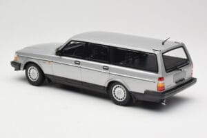 Volvo 240 GL Estate Сребрист Minichamps 1:18 155171416 Метал — снимка 5 от 6