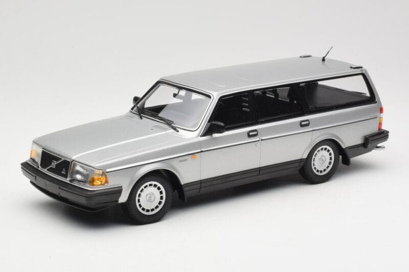 Volvo 240 GL Estate Сребрист Minichamps 1:18 155171416 Метал