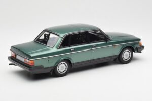 Volvo 240 GL Зелен Металик Minichamps 1:18 155171400 Метал — снимка 2 от 6