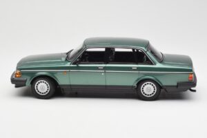 Volvo 240 GL Зелен Металик Minichamps 1:18 155171400 Метал — снимка 3 от 6