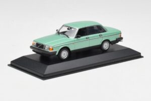 Volvo 240 GL Зелен Металик Minichamps 1:43 400171402 Метал — снимка 2 от 4