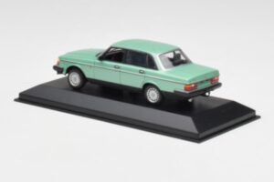 Volvo 240 GL Зелен Металик Minichamps 1:43 400171402 Метал — снимка 3 от 4