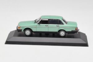 Volvo 240 GL Зелен Металик Minichamps 1:43 400171402 Метал