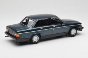 Volvo 240 GL Petrol Metallic Minichamps 1:18 155171407 Метал — снимка 2 от 6