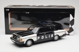 Volvo 240 GL Polis Sweden Черен Minichamps 1:18 155171497 Метал — снимка 6 от 6