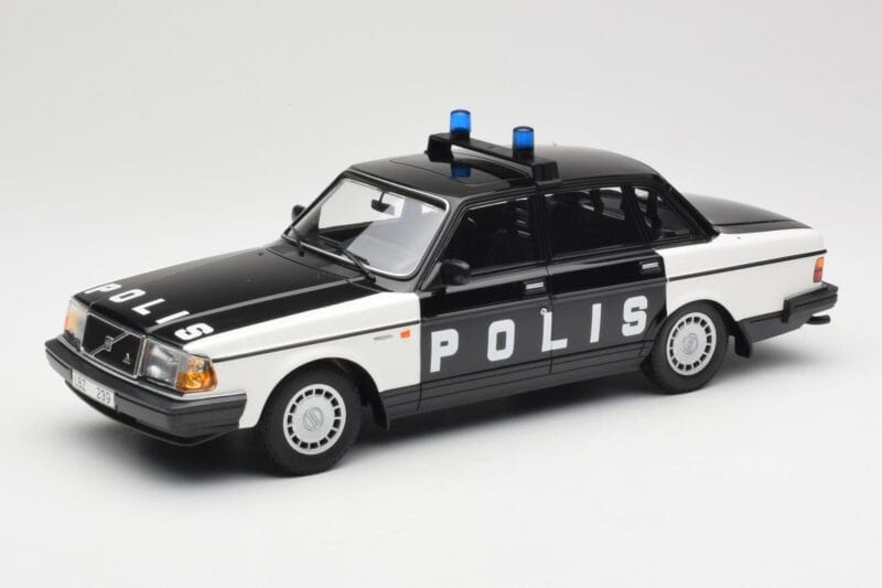 Volvo 240 GL Polis Sweden Черен Minichamps 1:18 155171497 Метал