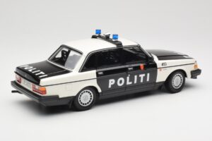 Volvo 240 GL Politi Norway Черен Minichamps 1:18 155171496 Метал — снимка 2 от 6