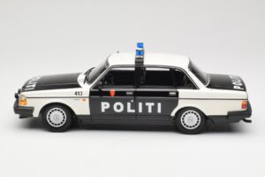 Volvo 240 GL Politi Norway Черен Minichamps 1:18 155171496 Метал — снимка 3 от 6