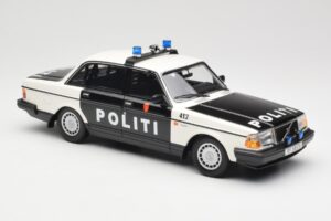 Volvo 240 GL Politi Norway Черен Minichamps 1:18 155171496 Метал — снимка 4 от 6