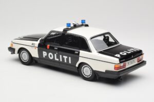 Volvo 240 GL Politi Norway Черен Minichamps 1:18 155171496 Метал — снимка 5 от 6