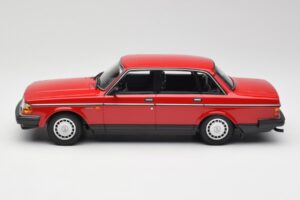 Volvo 240 GL Червен Minichamps 1:18 155171401 Метал — снимка 3 от 6