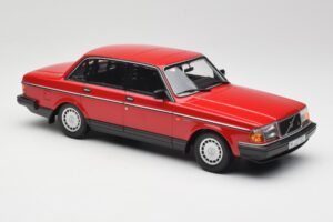 Volvo 240 GL Червен Minichamps 1:18 155171401 Метал — снимка 4 от 6