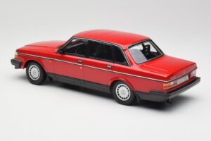 Volvo 240 GL Червен Minichamps 1:18 155171401 Метал — снимка 5 от 6