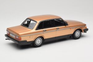 Volvo 240 GL Златен Minichamps 1:18 155171405 Метал — снимка 2 от 6