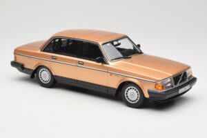 Volvo 240 GL Златен Minichamps 1:18 155171405 Метал — снимка 4 от 6