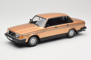 Volvo 240 GL Златен Minichamps 1:18 155171405 Метал