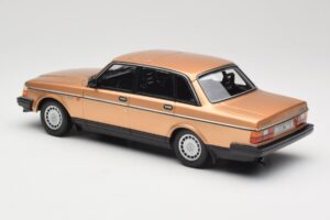 Volvo 240 GL Златен Minichamps 1:18 155171405 Метал — снимка 5 от 6