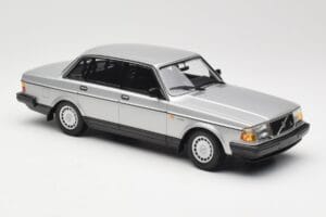Volvo 240 GL Сребрист Minichamps 1:18 155171408 Метал — снимка 4 от 6