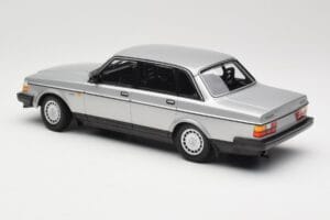 Volvo 240 GL Сребрист Minichamps 1:18 155171408 Метал — снимка 5 от 6