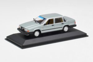 Volvo 240 GL Сребристо Металик Minichamps 1:43 940171402 Метал — снимка 2 от 4