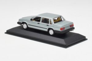 Volvo 240 GL Сребристо Металик Minichamps 1:43 940171402 Метал — снимка 3 от 4