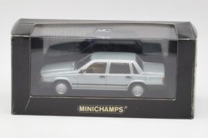 Volvo 240 GL Сребристо Металик Minichamps 1:43 940171402 Метал — снимка 4 от 4