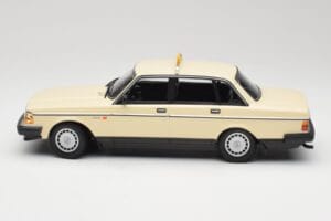 Volvo 240 GL Taxi Minichamps 1:18 155171494 Метал — снимка 3 от 6
