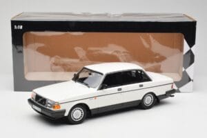 Volvo 240 GL Бял Minichamps 1:18 155171402 Метал — снимка 6 от 6
