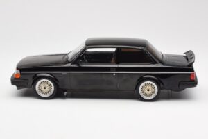 Volvo 240 Turbo Черен Custom IXO 1:18 18CMC178 Метал — снимка 3 от 6