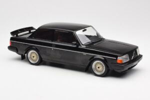 Volvo 240 Turbo Черен Custom IXO 1:18 18CMC178 Метал — снимка 4 от 6