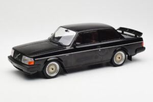 Volvo 240 Turbo Черен Custom IXO 1:18 18CMC178 Метал