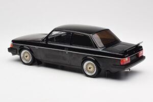 Volvo 240 Turbo Черен Custom IXO 1:18 18CMC178 Метал — снимка 5 от 6