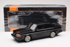 Volvo 240 Turbo Черен Custom IXO 1:18 18CMC178 Метал — снимка 6 от 6