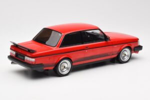 Volvo 240 Turbo Червен Custom IXO 1:18 18CMC177 Метал — снимка 2 от 5