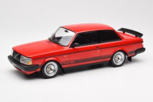 Volvo 240 Turbo Червен Custom IXO 1:18 18CMC177 Метал