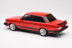 Volvo 240 Turbo Червен Custom IXO 1:18 18CMC177 Метал — снимка 5 от 5