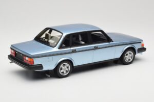 Volvo 244 Turbo Светлосин DNA 1:18 DNA000135 Метал — снимка 2 от 6