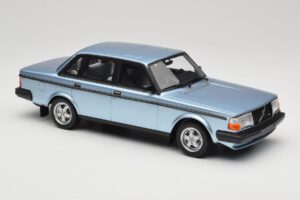 Volvo 244 Turbo Светлосин DNA 1:18 DNA000135 Метал — снимка 4 от 6