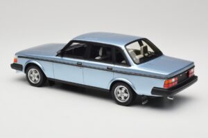 Volvo 244 Turbo Светлосин DNA 1:18 DNA000135 Метал — снимка 5 от 6
