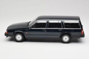 Volvo 740 GL Комби Тъмнозелено Металик Minichamps 1:18 155171771 Метал — снимка 3 от 6