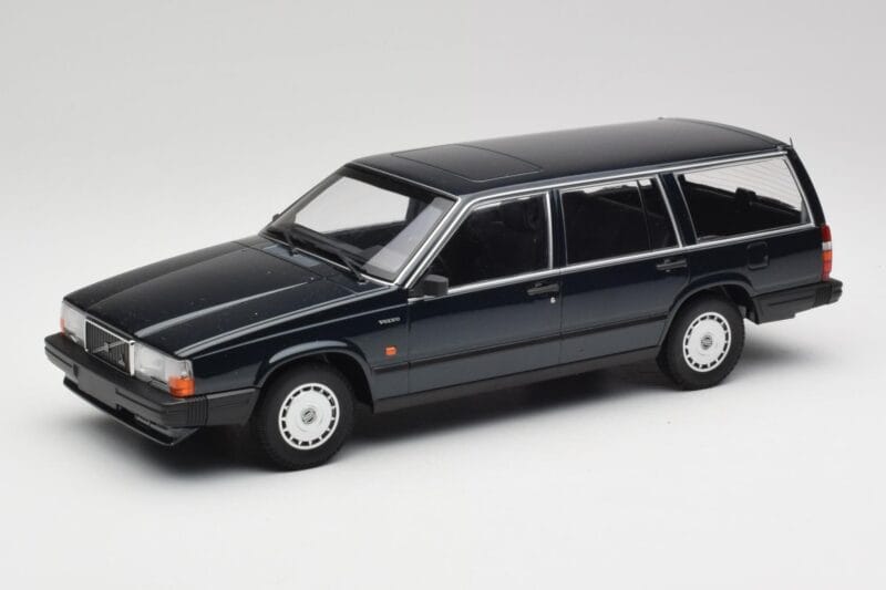 Volvo 740 GL Комби Тъмнозелено Металик Minichamps 1:18 155171771 Метал