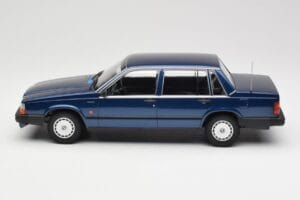 Volvo 740 GL Dark Blue Metallic Minichamps 1:18 155171701 Метал — снимка 3 от 6