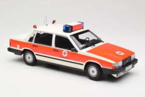 Volvo 740 GL DRK Aschaffenburg Minichamps 1:18 155171790 Метал — снимка 4 от 6