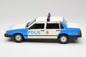 Volvo 740 GL Шведска Полиция Minichamps 1:18 155171791 Метал — снимка 3 от 6