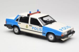 Volvo 740 GL Шведска Полиция Minichamps 1:18 155171791 Метал — снимка 4 от 6