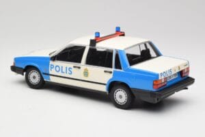 Volvo 740 GL Шведска Полиция Minichamps 1:18 155171791 Метал — снимка 5 от 6