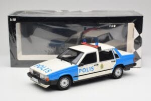 Volvo 740 GL Шведска Полиция Minichamps 1:18 155171791 Метал — снимка 6 от 6